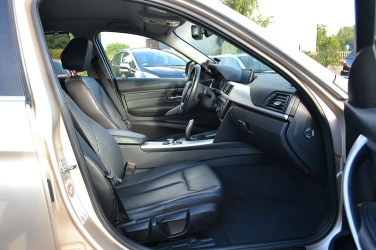 BMW 320 2.0D 163KM Klimatyzacja Nawigacja Zarejestrowany El. Klapa KeyLessGo zdjęcie 13