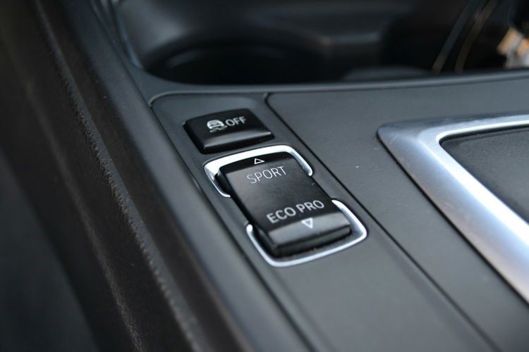 BMW 320 2.0D 163KM Klimatyzacja Nawigacja Zarejestrowany El. Klapa KeyLessGo zdjęcie 16