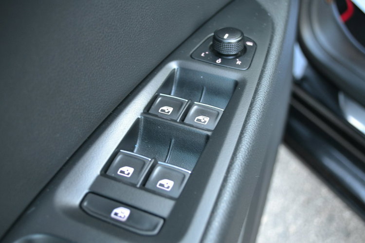 Seat Leon Zamiana*Zarejestrowany*LED*FR*2.0TDI 150KM*Alufelgi*Podgrz.Fotele*Nawi zdjęcie 20