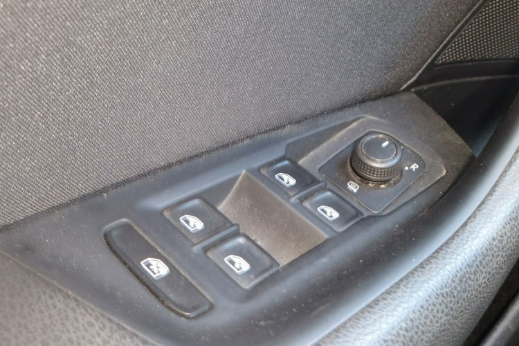 Volkswagen Passat 2.0 TDi Navi Kamera Serwis zdjęcie 25