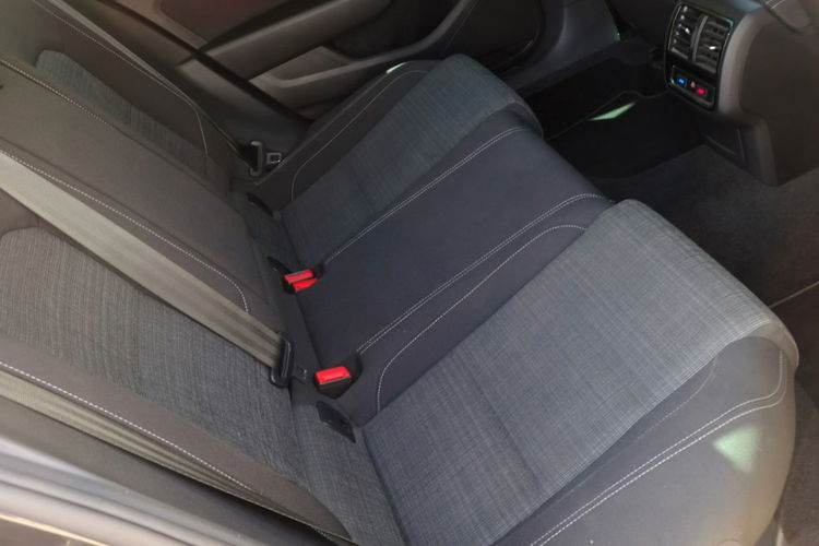 Volkswagen Passat 2.0 TDi Navi Kamera Serwis zdjęcie 34