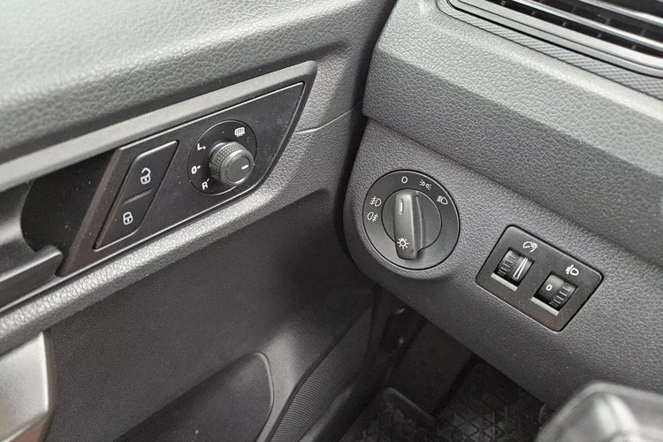 Volkswagen Caddy Long 39999zł NETTO Zabudowa Warsztatowa 2.0TDi/102KM zdjęcie 21