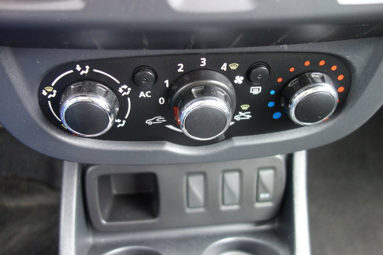 Duster Dacia Duster 2014 1.2 benzyna 125km przebieg 115tyś nawi klima zdjęcie 17