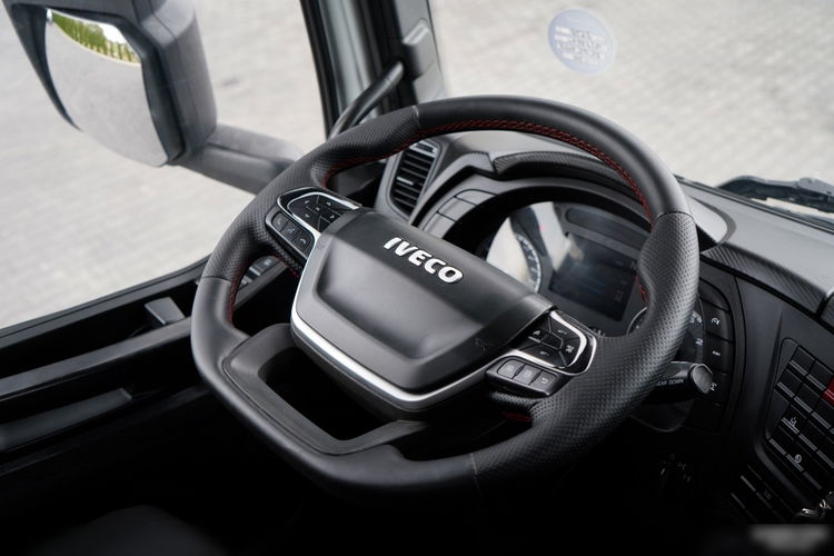 Iveco X-WAY 480 / 8X4 / WYWROTKA DWUSTRONNA / HYDROBURTA / HYDROKLAPA / AUTOMAT / SPROWADZONY zdjęcie 41