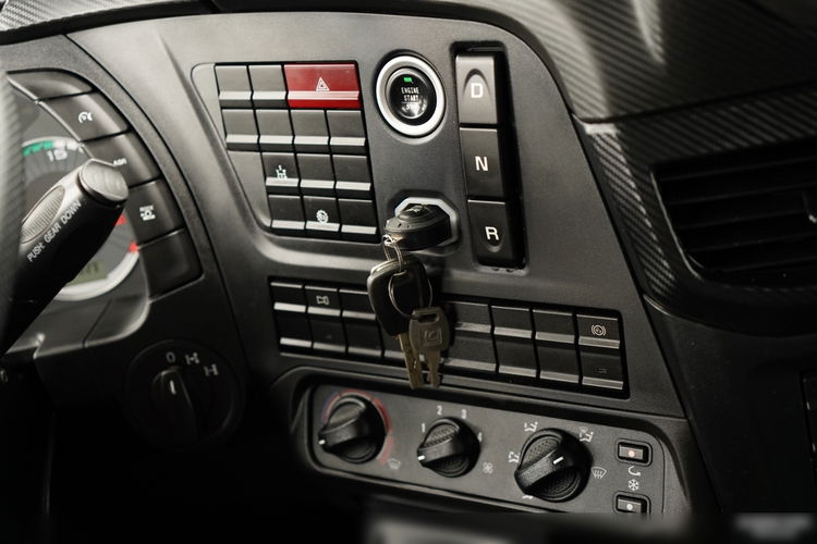 Iveco X-WAY 480 / 8X4 / WYWROTKA DWUSTRONNA / HYDROBURTA / HYDROKLAPA / AUTOMAT / SPROWADZONY zdjęcie 43