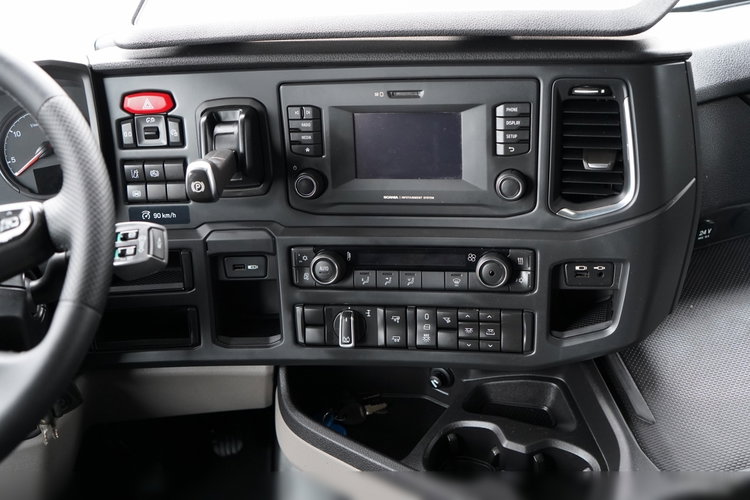 Scania S 500 / MEGA / RETARDER / LOW DECK / KLIMATYZACJA POSTOJOWA / PO KONTRAKCIE SERWISOWYM  zdjęcie 29