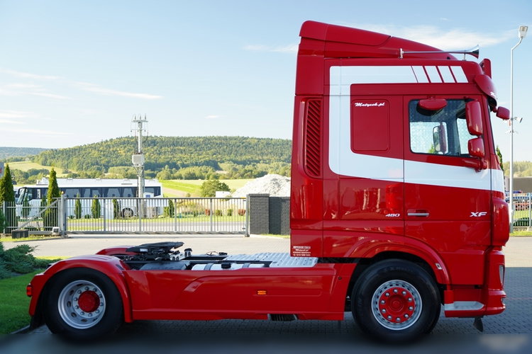 DAF XF 480 / SPACE CAB / RETARDER / KLIMATYZACJA POSTOJOWA / OPONY 100 % / SPROWADZONY / PO KONTRAKCIE SERWISOWYM zdjęcie 9