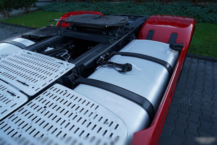 DAF XF 480 / SPACE CAB / RETARDER / KLIMATYZACJA POSTOJOWA / OPONY 100 % / SPROWADZONY / PO KONTRAKCIE SERWISOWYM zdjęcie 12