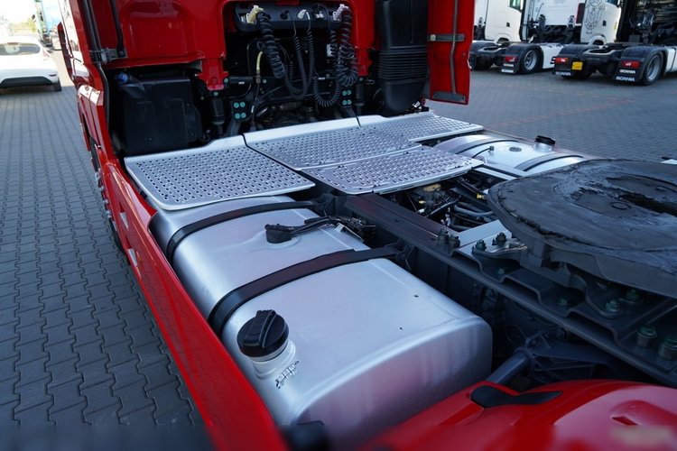 DAF XF 480 / SPACE CAB / RETARDER / KLIMATYZACJA POSTOJOWA / OPONY 100 % / SPROWADZONY / PO KONTRAKCIE SERWISOWYM zdjęcie 13