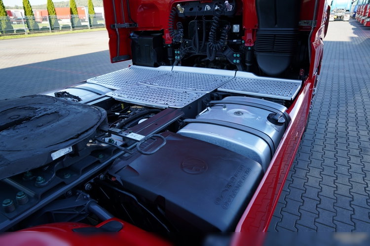 DAF XF 480 / SPACE CAB / RETARDER / KLIMATYZACJA POSTOJOWA / OPONY 100 % / SPROWADZONY / PO KONTRAKCIE SERWISOWYM zdjęcie 16