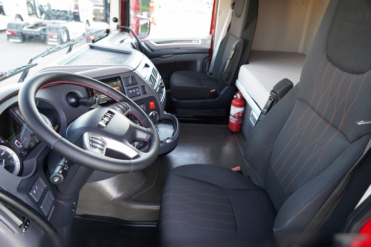 DAF XF 480 / SPACE CAB / RETARDER / KLIMATYZACJA POSTOJOWA / OPONY 100 % / SPROWADZONY / PO KONTRAKCIE SERWISOWYM zdjęcie 22