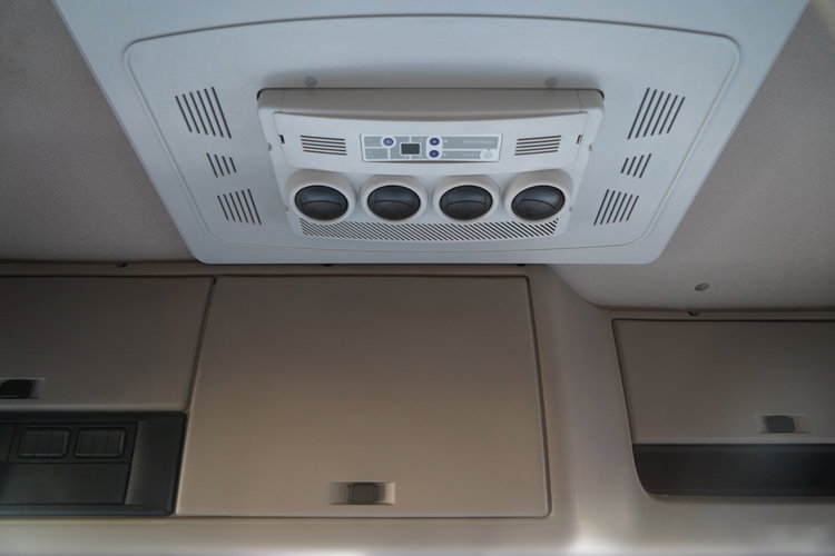 DAF XF 480 / SPACE CAB / RETARDER / KLIMATYZACJA POSTOJOWA / OPONY 100 % / SPROWADZONY / PO KONTRAKCIE SERWISOWYM zdjęcie 28