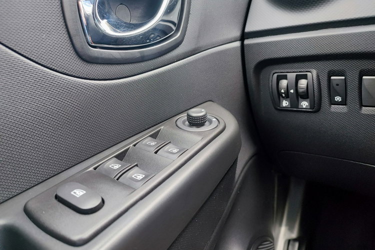 Renault Captur -niski udokumentowany przebieg + pełny serwis zdjęcie 9