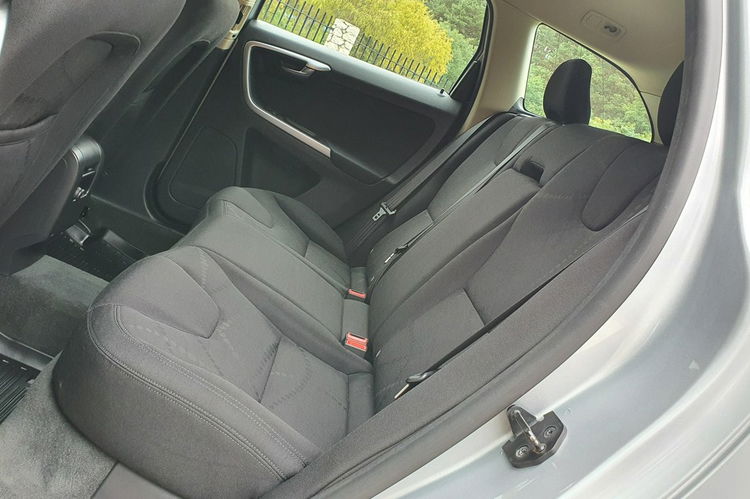 Volvo XC 60 2.4 D5 205KM # AWD # Automat # Kinetic # Polski Salon # Super Stan zdjęcie 8