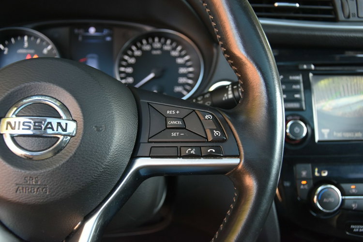 Nissan Qashqai 1.6dCi 130KM Automat XI.2017r. FullLED Panorama Kamera360 NAVi zdjęcie 17