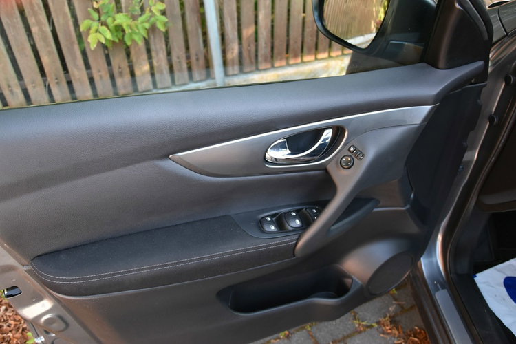 Nissan Qashqai 1.6dCi 130KM Automat XI.2017r. FullLED Panorama Kamera360 NAVi zdjęcie 28