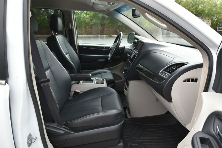 Chrysler Town & Country 3.6 V6 287KM 2016r. Skóra 7os. DVD Kamera el. drzwi PL tablice zdjęcie 10