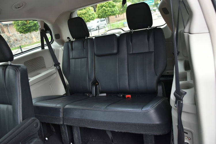 Chrysler Town & Country 3.6 V6 287KM 2016r. Skóra 7os. DVD Kamera el. drzwi PL tablice zdjęcie 12