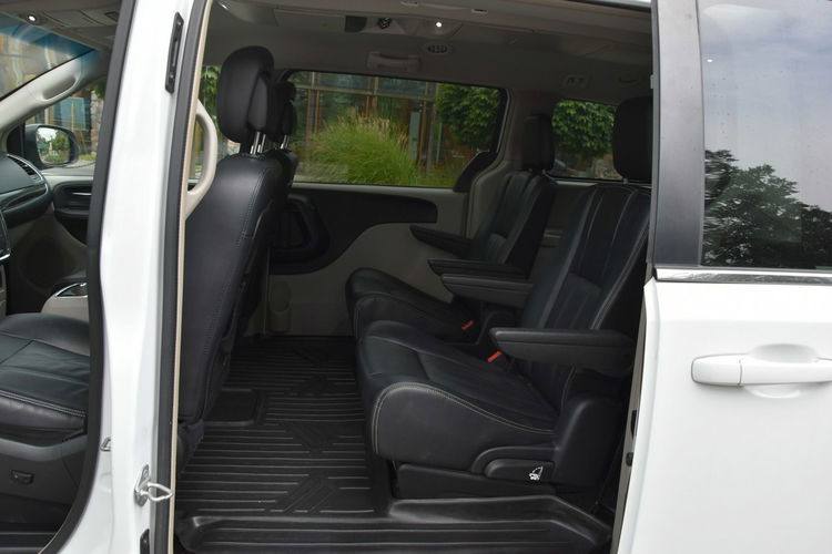 Chrysler Town & Country 3.6 V6 287KM 2016r. Skóra 7os. DVD Kamera el. drzwi PL tablice zdjęcie 13