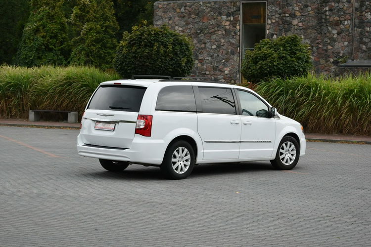 Chrysler Town & Country 3.6 V6 287KM 2016r. Skóra 7os. DVD Kamera el. drzwi PL tablice zdjęcie 25