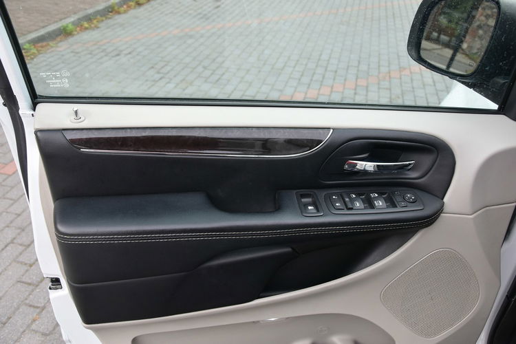 Chrysler Town & Country 3.6 V6 287KM 2016r. Skóra 7os. DVD Kamera el. drzwi PL tablice zdjęcie 26