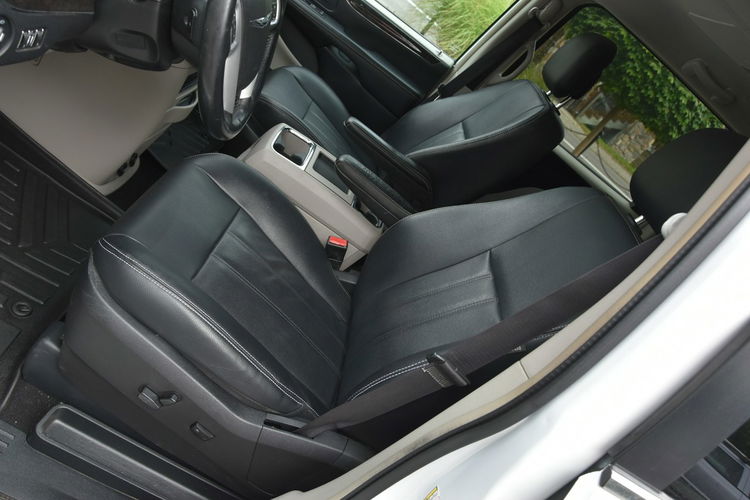 Chrysler Town & Country 3.6 V6 287KM 2016r. Skóra 7os. DVD Kamera el. drzwi PL tablice zdjęcie 27