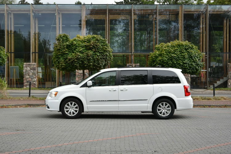 Chrysler Town & Country 3.6 V6 287KM 2016r. Skóra 7os. DVD Kamera el. drzwi PL tablice zdjęcie 3