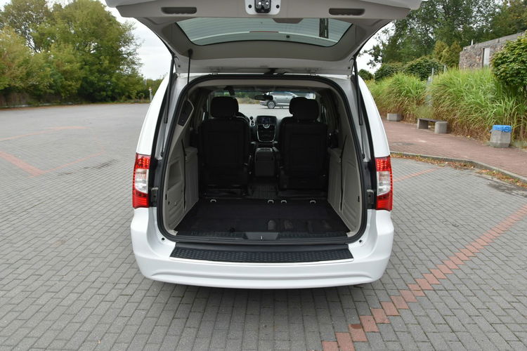 Chrysler Town & Country 3.6 V6 287KM 2016r. Skóra 7os. DVD Kamera el. drzwi PL tablice zdjęcie 31