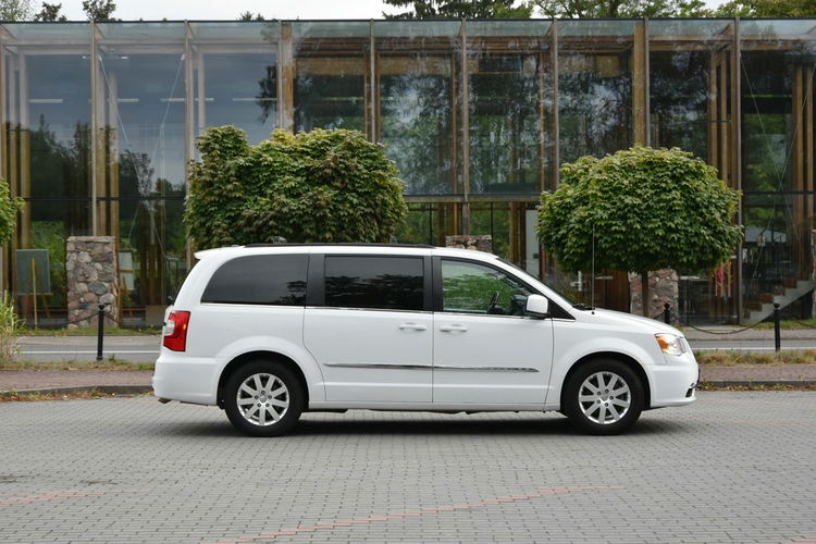 Chrysler Town & Country 3.6 V6 287KM 2016r. Skóra 7os. DVD Kamera el. drzwi PL tablice zdjęcie 6