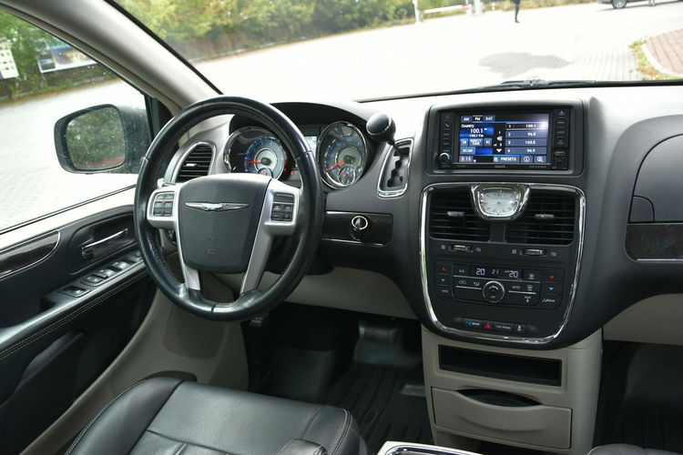 Chrysler Town & Country 3.6 V6 287KM 2016r. Skóra 7os. DVD Kamera el. drzwi PL tablice zdjęcie 8