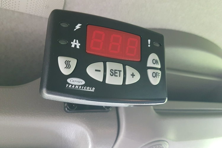 Renault Master 8EP CHŁODNIA 4.20x2.10x2.00 IZOTERMA AGREGAT CARRIER FUNKCJA GRZANIA zdjęcie 5