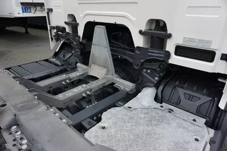 Scania / P 410 / E 6 / BDF + WINDA / 7.15 , 7.45, 7.82 M / RETARDER zdjęcie 31