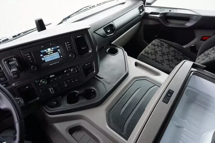 Scania / P 410 / E 6 / BDF + WINDA / 7.15 , 7.45, 7.82 M / RETARDER zdjęcie 9