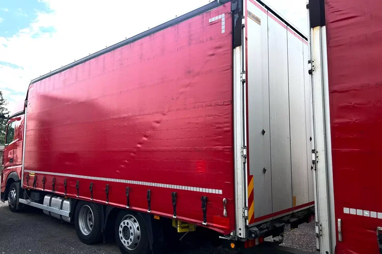 Mercedes 2545 Bigspace , firanka , zdjęcie 23