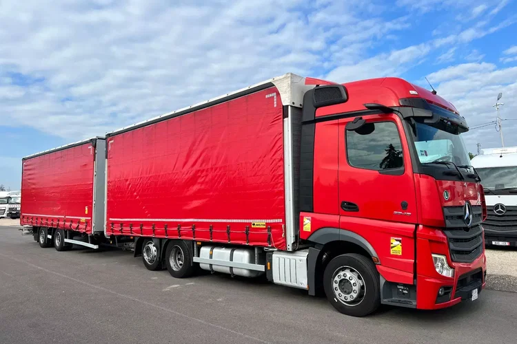 Mercedes 2545 Bigspace , firanka , zdjęcie 27