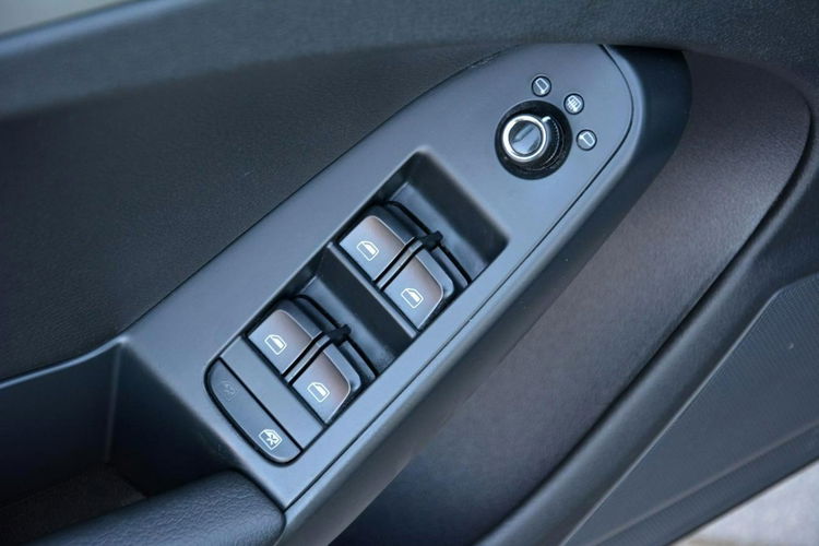 Audi A4 2.0TDI(143KM)BI-Xenon Ledy Skóry Navi MMI Klimatronic 2xParktr Chrom zdjęcie 30