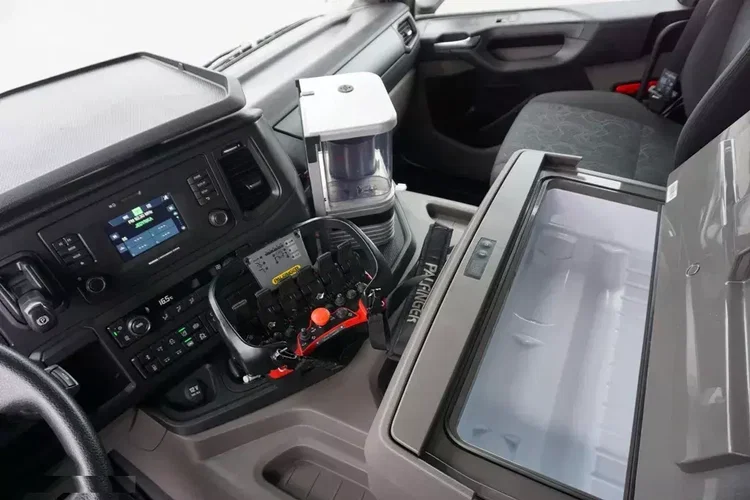 Scania P 410 / 6 X 2 / SKRZYNIOWY + HDS / PALFINGER PK 24 001 / OŚ SKRĘTNA / WYS. 15 M zdjęcie 9