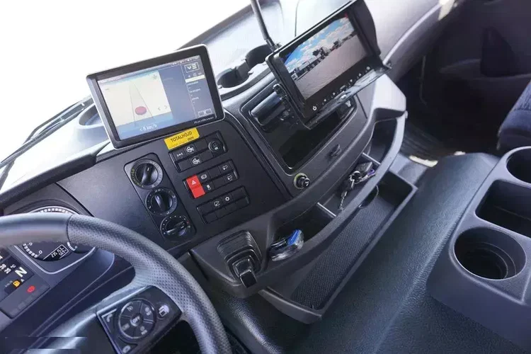 Mercedes ATEGO / 1524 / ACC / EURO 6 / IZOTERMA + WINDA / 16 PALET zdjęcie 36