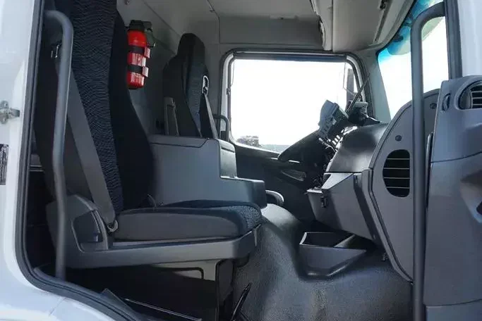 Mercedes ATEGO / 1524 / ACC / EURO 6 / IZOTERMA + WINDA / 16 PALET zdjęcie 8