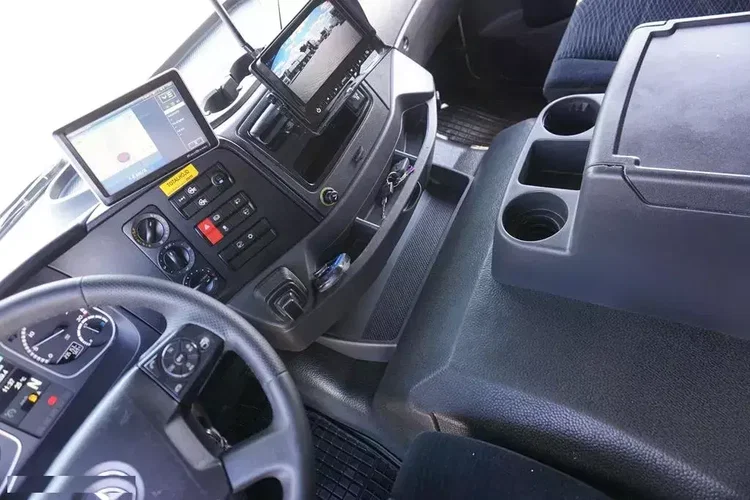 Mercedes ATEGO / 1524 / ACC / EURO 6 / IZOTERMA + WINDA / 16 PALET zdjęcie 9