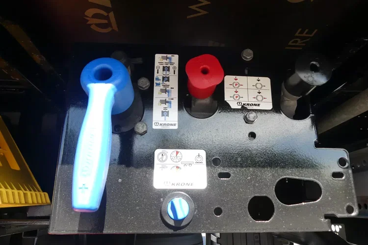 Krone FIRANKA / OŚ PODNOSZONA / IDEALNY STAN / PALECIARA / zdjęcie 21