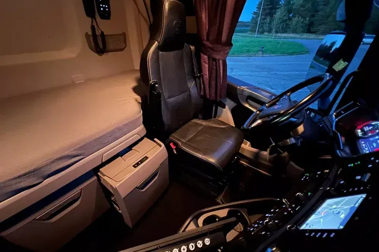 Scania S500 z Niemiec full opcja hydraulika skóry alcoa navi full led 6x poduszek zdjęcie 27