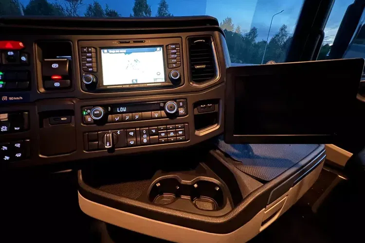 Scania S500 z Niemiec full opcja hydraulika skóry alcoa navi full led 6x poduszek zdjęcie 30