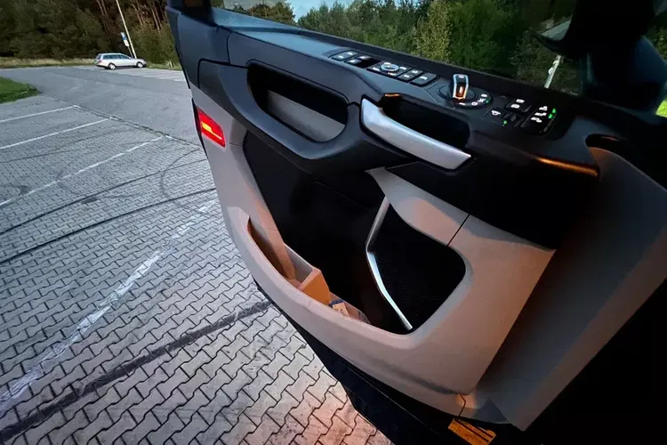 Scania S500 z Niemiec full opcja hydraulika skóry alcoa navi full led 6x poduszek zdjęcie 31