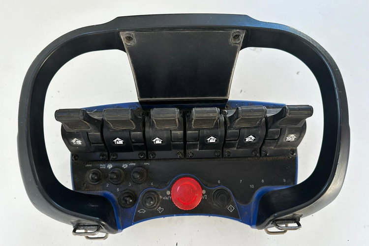 Mercedes / AXOR 2633 / 6X4 / SKRZYNIOWY - 6, 55 M / MOCNA PODŁOGA / HDS FASSI F155 / wysów: 10 M / MAX UDŹWIG 6 000 KG / MANUAL  / STEROWANIE RADIOWE / zdjęcie 48