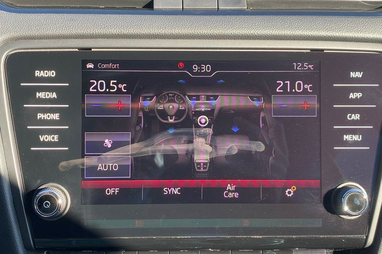 Skoda Octavia 2.0 tsi 240 KM kolor individual full opcja mały przebieg zdjęcie 38