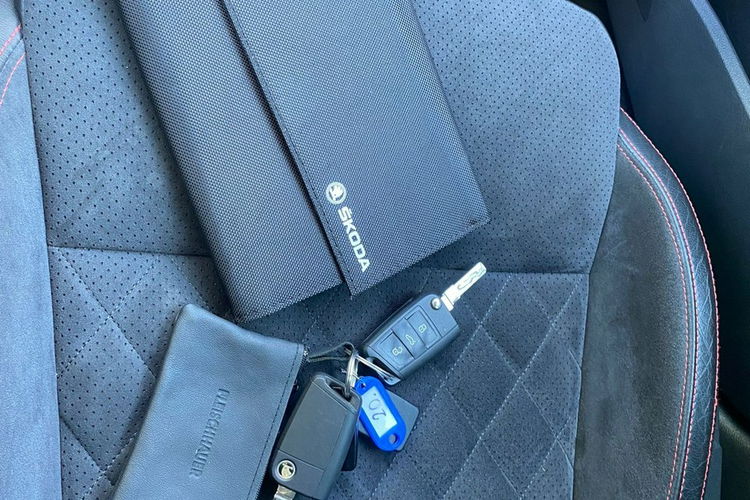 Skoda Octavia 2.0 tsi 240 KM kolor individual full opcja mały przebieg zdjęcie 53