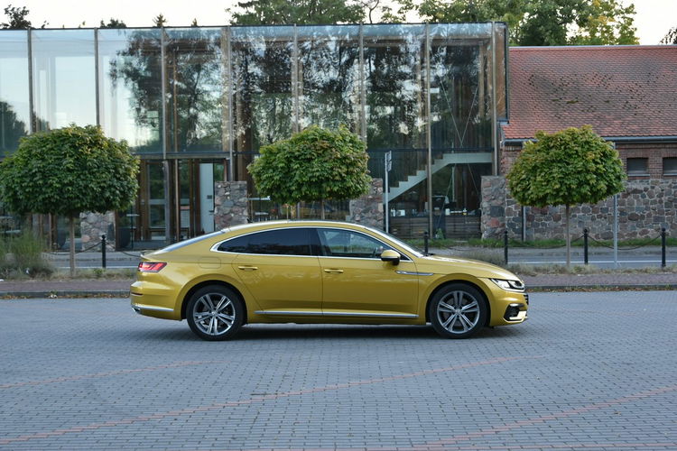 Volkswagen Arteon 4Motion 2.0TDi 239KM DSG 2019r. R-Line Kamera LEDy Panorama zdjęcie 9