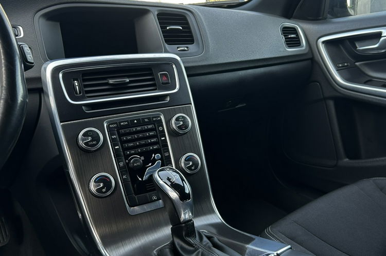 Volvo V60 Cross Country 2.0D 190KM Automat Skóry Navi Bixenon czarny sufit zdjęcie 14