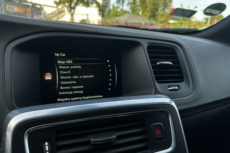 Volvo V60 Cross Country 2.0D 190KM Automat Skóry Navi Bixenon czarny sufit zdjęcie 15